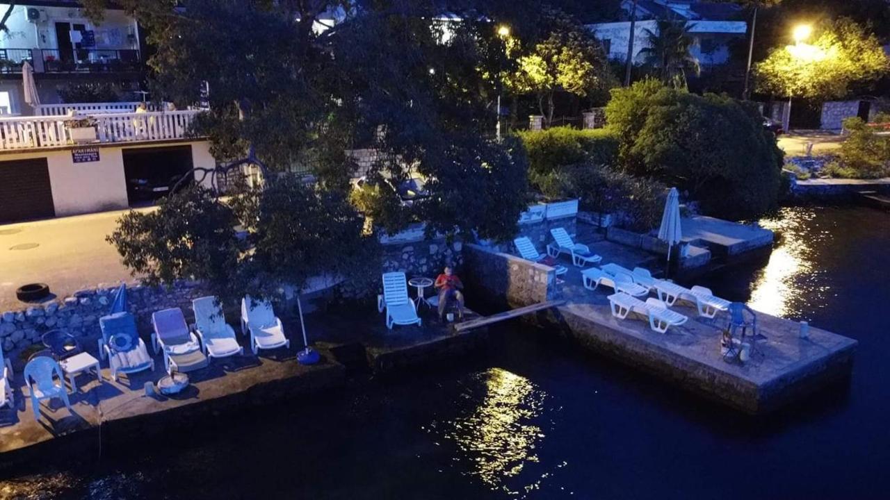 Montenegro Apartments - Private Beach Котор Екстер'єр фото