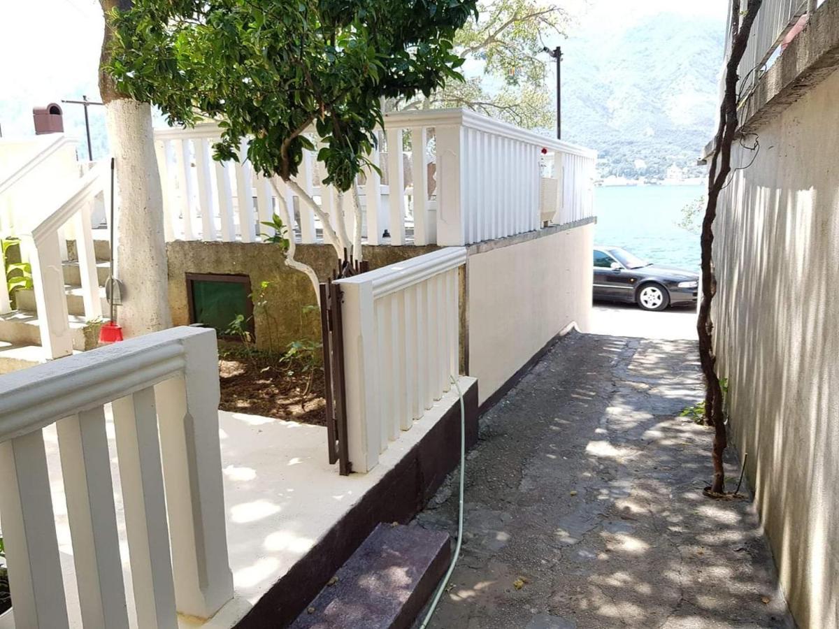 Montenegro Apartments - Private Beach Котор Екстер'єр фото