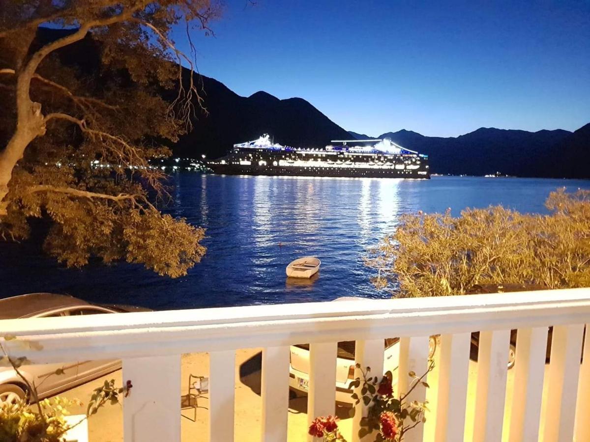 Montenegro Apartments - Private Beach Котор Екстер'єр фото