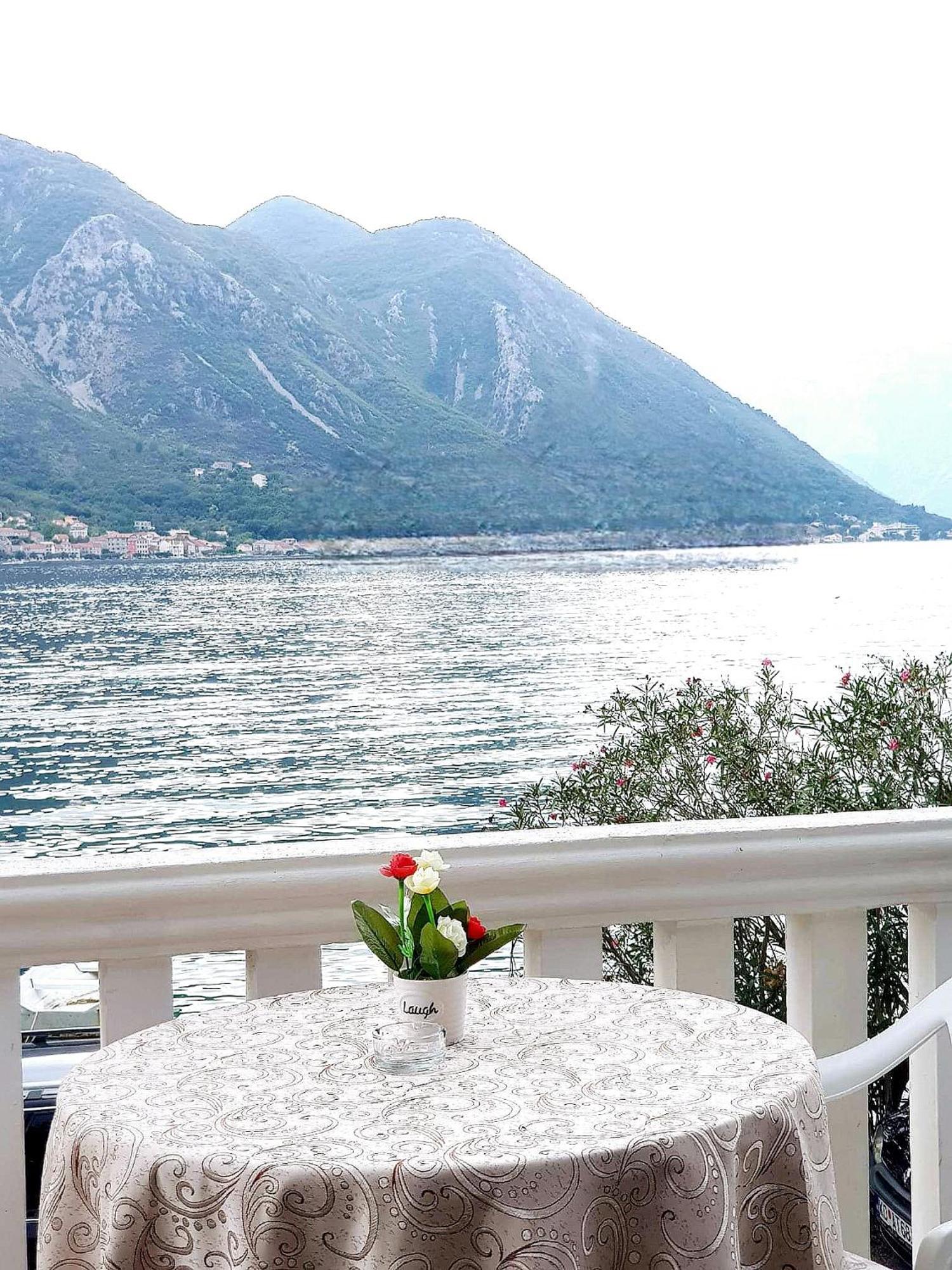 Montenegro Apartments - Private Beach Котор Екстер'єр фото